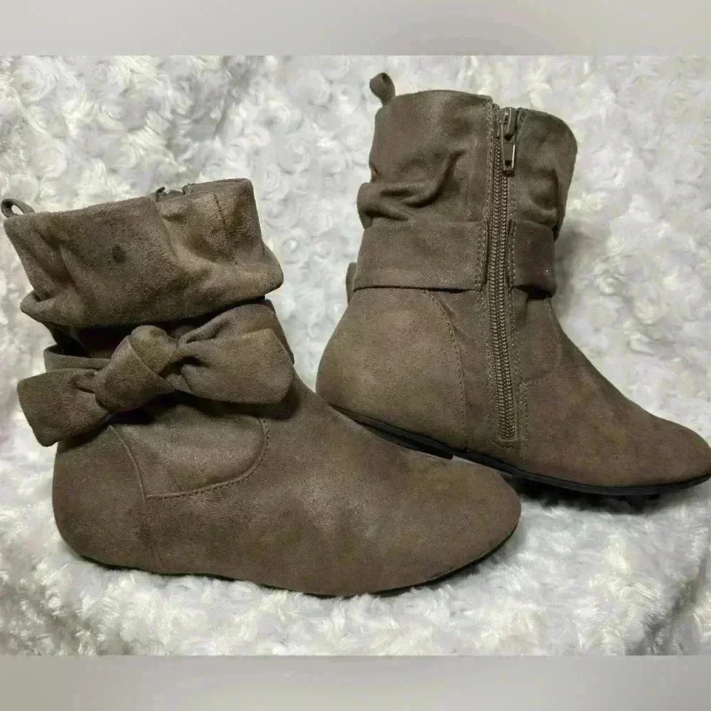 Parker & Sky Toddler Girls Size 13‎ Color Taupe Bow Slouch Boots